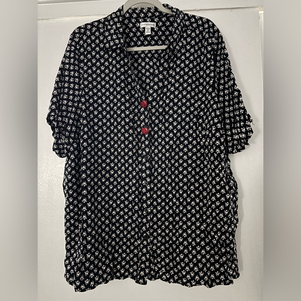Croft & Barrow Black and White Button Down Shirt with Red Accents